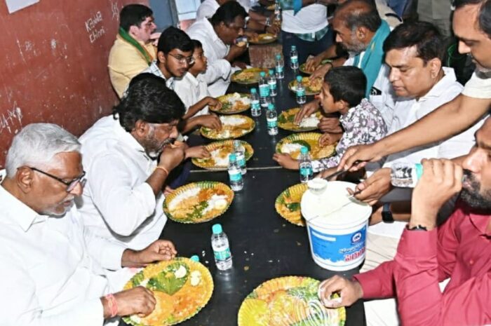 Deputy CM: పిల్లలతో కలిసి భోంచేసిన డిప్యూటీ సీఎం