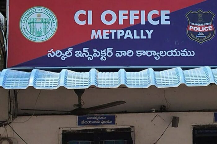 Police: మహిళ పై దురుసుగా ప్రవర్తించిన పోలీసులు