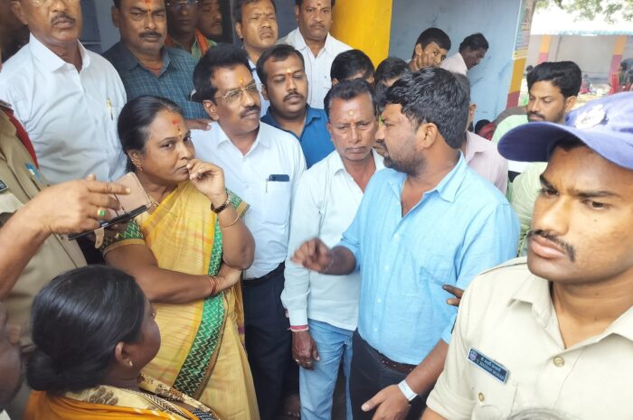 The concern of the villagers: ఆలయాన్ని ఎండోమెంట్లో కలపొద్దని ఆందోళన